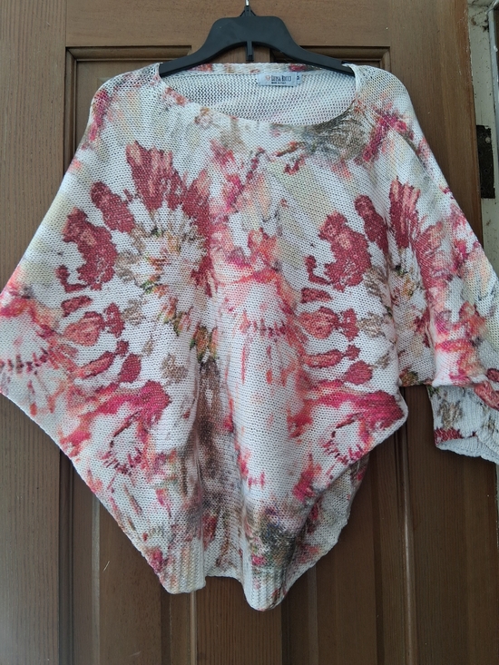 Luisa Ricci Sweaters - Lightweight Floral Knit Poncho Sweater - White & Pink